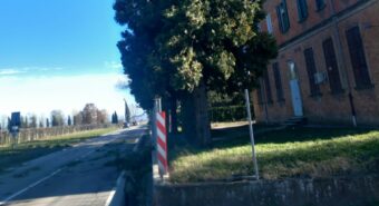 Forte vento, in Emilia-Romagna centinaia di chiamate ai Vigili del Fuoco: a Cesenatico peschereccio contro gli scogli