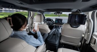 Cina pioniere della rivoluzione dei robotaxi, ma la competizione globale è serrata