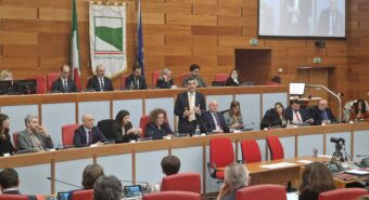 Regione, il centrosinistra promuove il programma del presidente de Pascale, voto contrario dal centrodestra