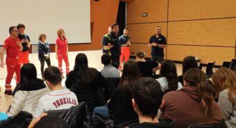 Novi, oltre 100 studenti a lezione di primo soccorso dai professionisti del 118
