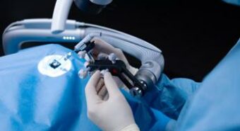 Sordità, il chirurgo audiologo: “Oggi la diagnosi si fa entro i primi giorni vita del neonato’