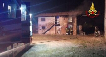 Soliera, incendio in una colombofila in via Serrasina: morti 17 esemplari