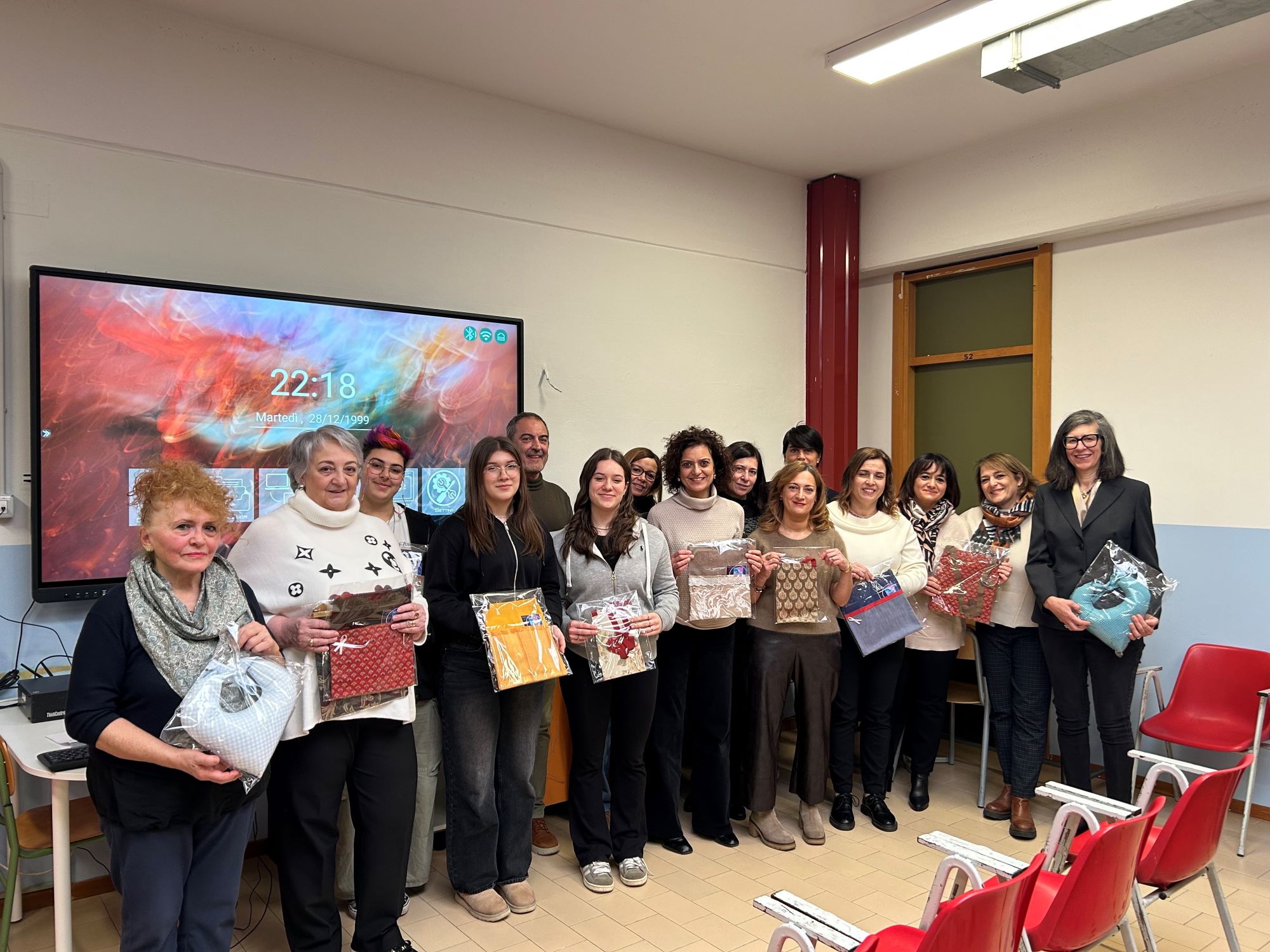 L’istituto “Cattaneo-Deledda” realizza borse porta drenaggio a sostegno delle donne operate al seno del Policlinico di Modena