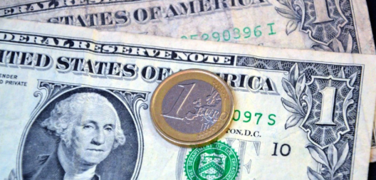 “Il Mito del Dollaro. Storia dell’ascesa e del declino del dollaro”, se ne parla a Mirandola