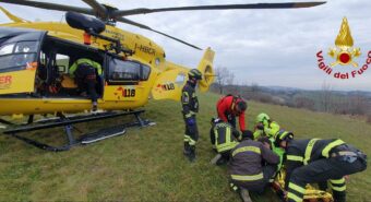 Maranello, motociclista finisce fuori strada, trasportato in elisoccorso a Baggiovara