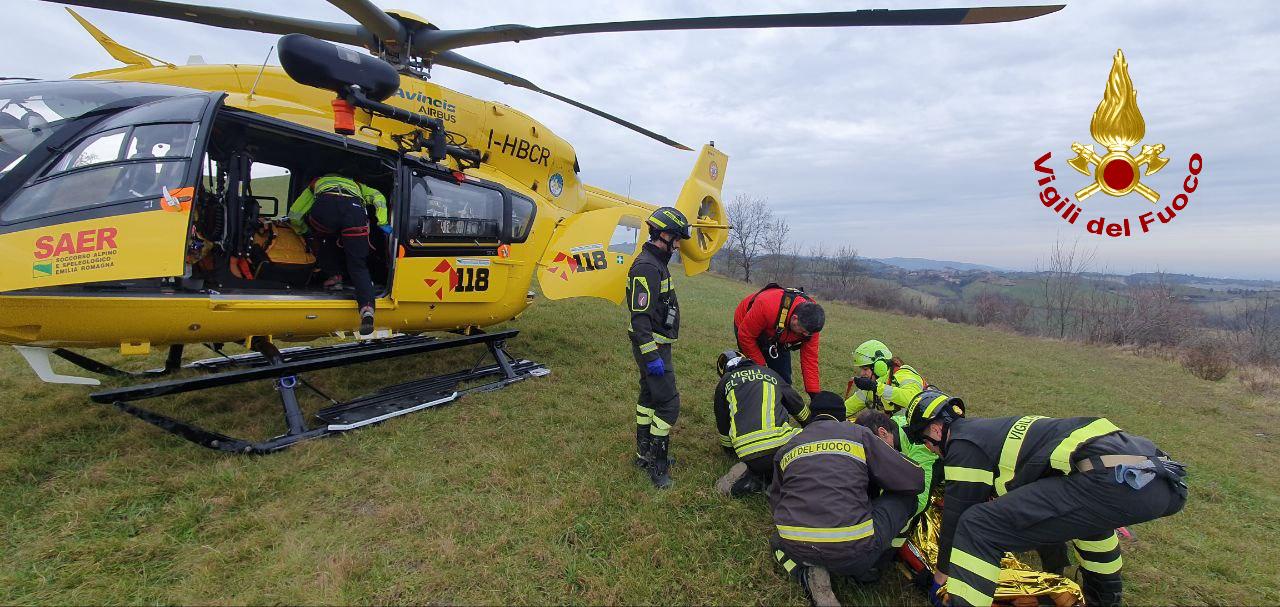 Maranello, motociclista finisce fuori strada, trasportato in elisoccorso a Baggiovara
