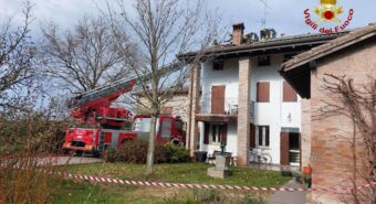 Spilamberto, a fuoco il tetto di un’abitazione