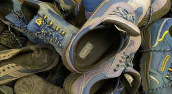 San Felice, le scarpe dei portalettere diventano il pavimento delle aree gioco per bambini