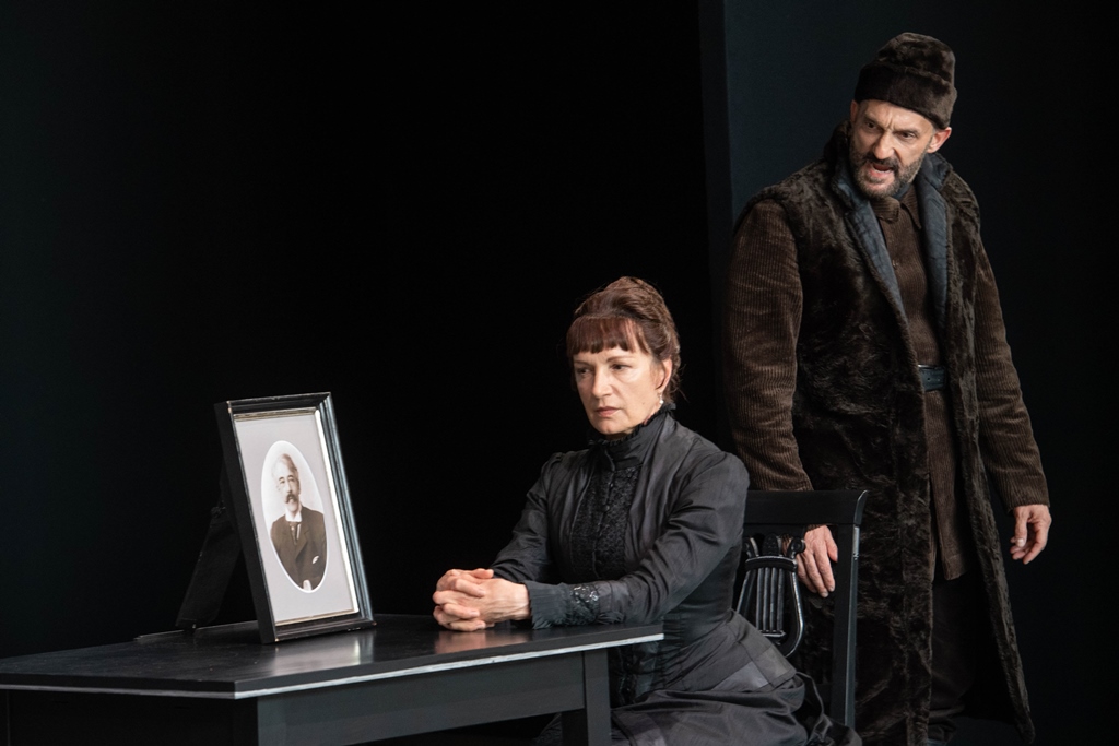 Martedì 25 febbraio al teatro di Pavullo lo spettacolo “Crisi di nervi: tre atti unici di Anton Čechov”