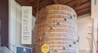 Da Cento anziani in visita all’Acetaia Mazzetti a Cavezzo coi volontari dell’associazione Voce odv