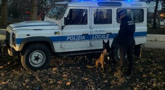 Ubriaco oppone resistenza alla Polizia Locale, denunciato
