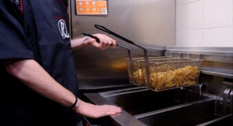 A Modena gli oli di scarto Roadhouse dalla cucina al motore per produrre biocarburante