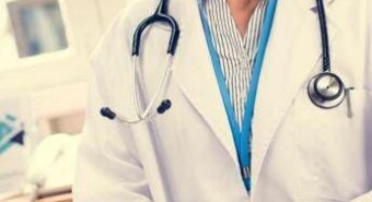 “Dottoressa lei rimane?”, storia di Eugenia medico di famiglia nel cuore delle Alpi
