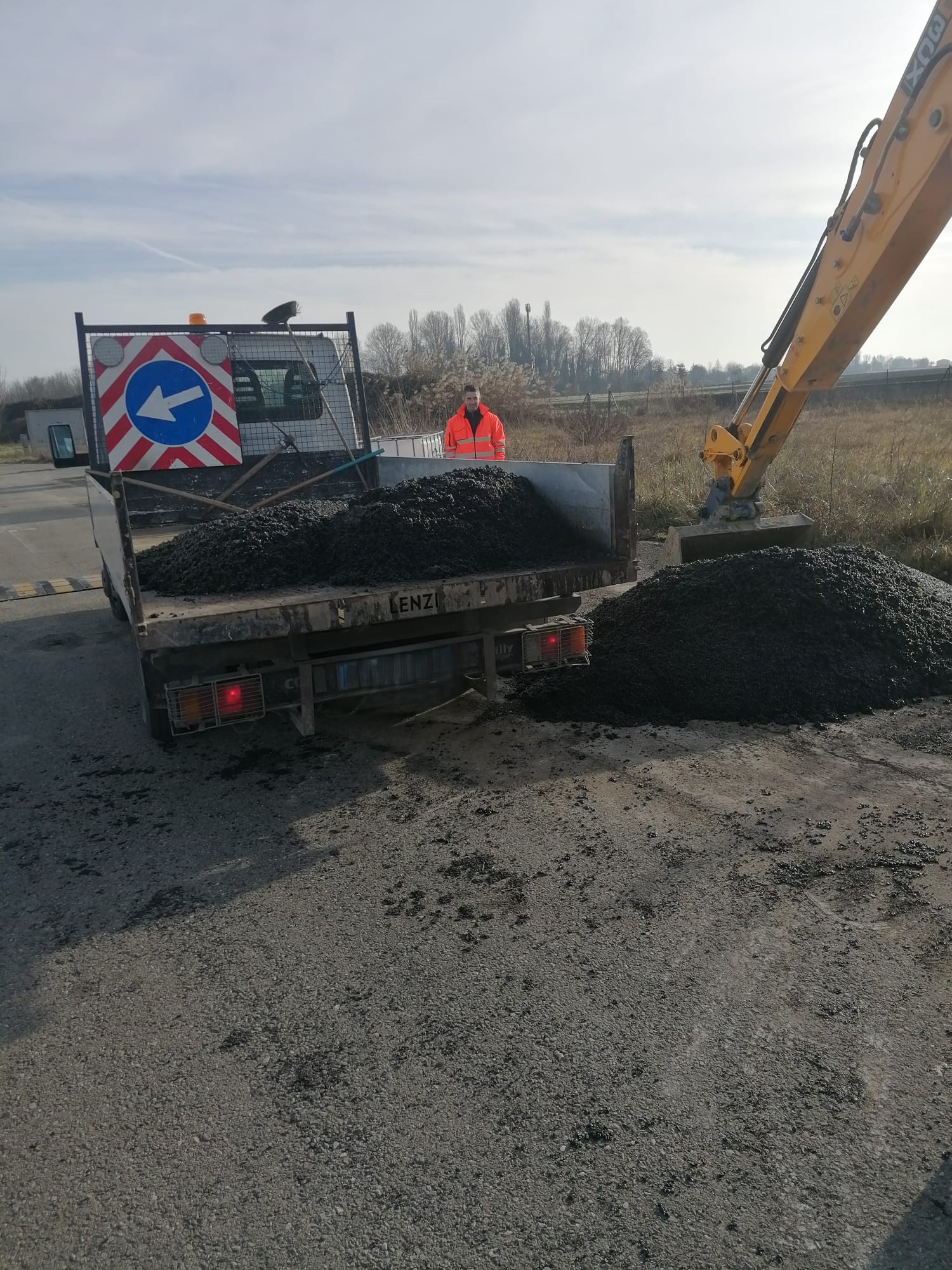 Buche nelle strade, a Cavezzo il Comune interviene coi cantonieri per ripararle