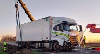 Rimosso il camion finito fuori strada, riaperto il tratto della Sp2 Panaria Bassa tra Modena e Villavara