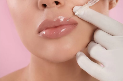 Interventi estetici con ‘filler’ contraffatti, medico sospeso nel bolognese
