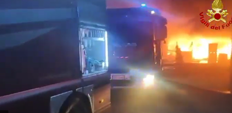 Incendio Inalca, trovati frammenti di cemento-amianto nell’area