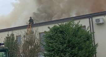 Incendio a Nonantola, a fuoco un tetto