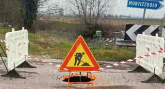 Mirandola, rottura di un tubo all’incrocio tra via Imperiale e via Bignardi: intervento di ripristino