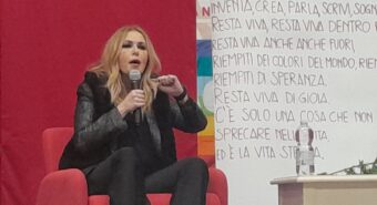 Roberta Bruzzone, la lezione sull’amore tossico a San Possidonio – Cronaca e video integrale