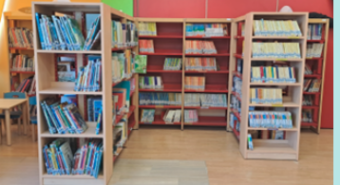 Nuovi scaffali, nuove tinteggiatura e nuovi arredi: a Medolla la biblioteca si rinnova