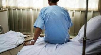 Cancro, radioterapia a rischio in Italia: carenza di specialisti e 50% dei pazienti resta senza cure
