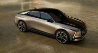 DS N°8: al via gli ordini in Italia per il SUV Elettrico da 750 km