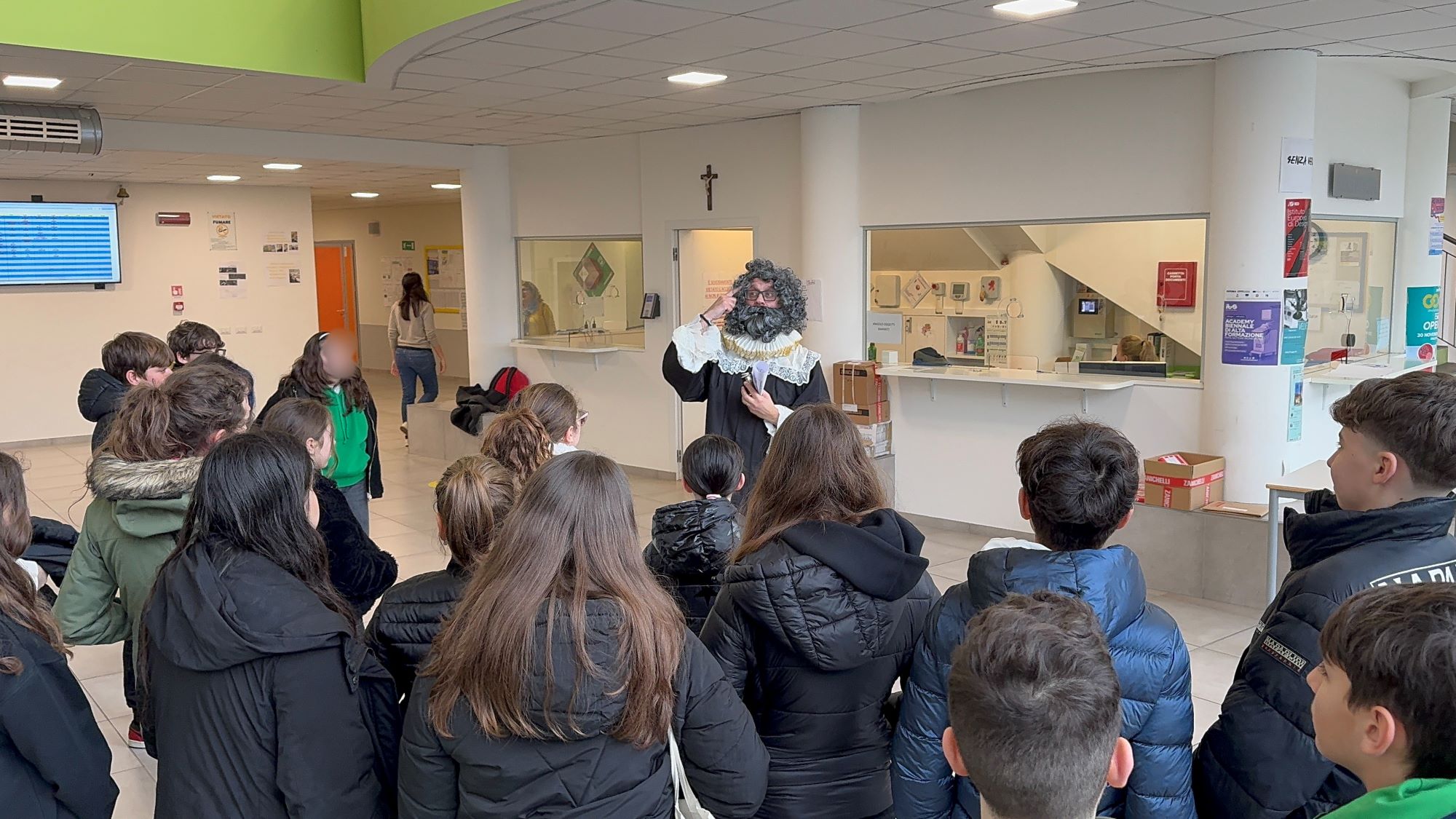 Al “Galilei” di Mirandola ad accogliere gli studenti è arrivato… Galileo Galilei in persona