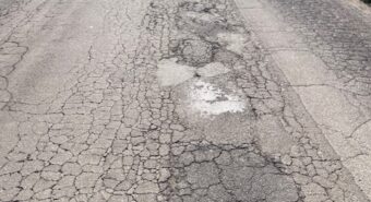 Via Finalese, viaggio (su strada dissestata) nella terra di nessuno tra Finale Emila e Cento