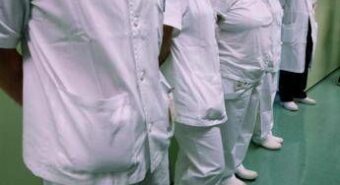 Medici pagano 4 mld di Irpef, sindacato Cimo: “Stipendi bassi e fuga all’estero”