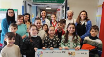 Carpi, i bimbi delle elementari donano mille euro per la Pediatria dell’ospedale “Ramazzini”