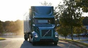 Volvo Trucks domina il mercato dei camion elettrici in Europa e Nord America