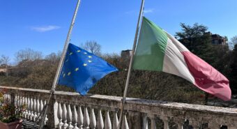 Giornata del ricordo delle vittime del Covid, la Provincia di Modena espone le bandiere a mezz’asta