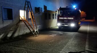 Scivola nel bagno di un supermercato, salvata dai vigili del fuoco di Finale Emilia
