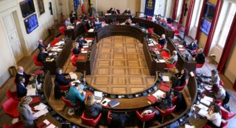 Modena, approvato il bilancio: via libera agli aumenti