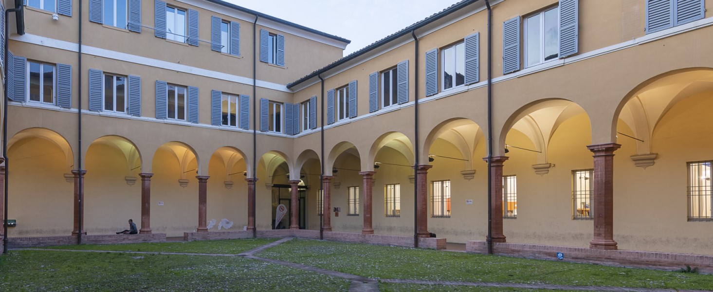 Modena, con “Lime Delfini” riapre il bar di Palazzo Santa Margherita