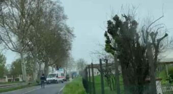 San Felice, auto finisce fuori strada e si cappotta: traffico in tilt sulla Sp 468
