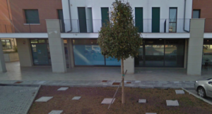 Mirandola, furto in una sartoria: sfondata la vetrina