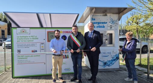 Installato un nuovo eco-compattatore presso il Conad di Massa Finalese Installato un nuovo eco-compattatore presso il Conad di Massa Finalese