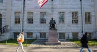 Harvard ‘punita’ dall’amministrazione Trump: congelati 2,2 miliardi di fondi