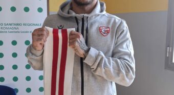 Forza Carpi! Fin dal primo vagito: il kit del tifoso in dono a ogni nuovo nato al Ramazzini