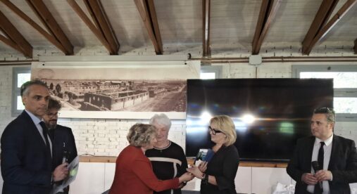 Tanta solidarietà alla giornalista Rai premiata al Campo di Fossoli per i suoi reportage dall’Ucraina Tanta solidarietà alla giornalista Rai premiata al Campo di Fossoli per i suoi reportage dall’Ucraina