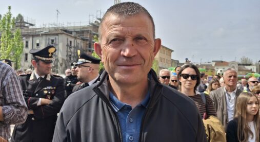 Lo Stakanov che ha impiantato 340 mila sanpietrini in 5 mesi in piazza Garibaldi a Finale Emilia - LA STORIA Lo Stakanov che ha impiantato 340 mila sanpietrini in 5 mesi in piazza Garibaldi a Finale Emilia - LA STORIA