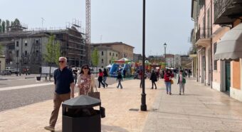 Finale Emilia, inaugurazione di piazza Garibaldi: i commercianti divisi