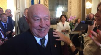 A  90 anni prende la terza laurea, la bella storia dell’operaio Italo Spinelli di Finale Emilia
