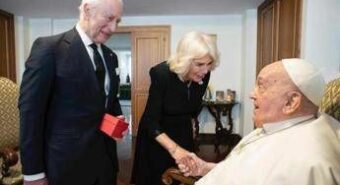 Papa Francesco, l’esperto: “Imprudenza esporlo a persone e a sbalzi di temperature”