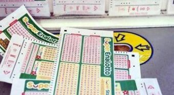 Superenalotto, numeri combinazione vincente oggi 15 aprile
