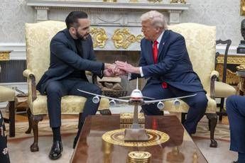 Trump, la nuova idea: “Criminali americani in carcere a El Salvador”
