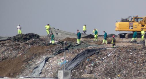 Incendio alla discarica di Finale Emilia, Arpae: "Durata troppo breve, nessuna analisi dell'aria" Incendio alla discarica di Finale Emilia, Arpae: "Durata troppo breve, nessuna analisi dell'aria"