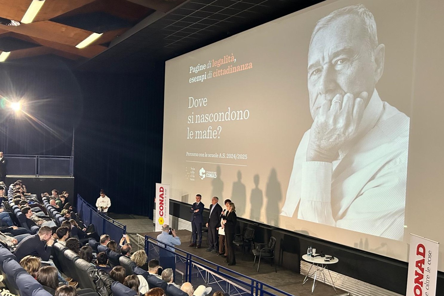 Pietro Grasso incontra gli studenti del Liceo Scientifico Wiligelmo di Modena,  per parlare di legalità e nuove mafie